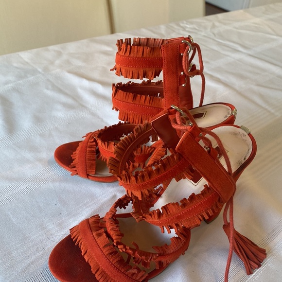 Guess High Heals - Picture 7 of 8